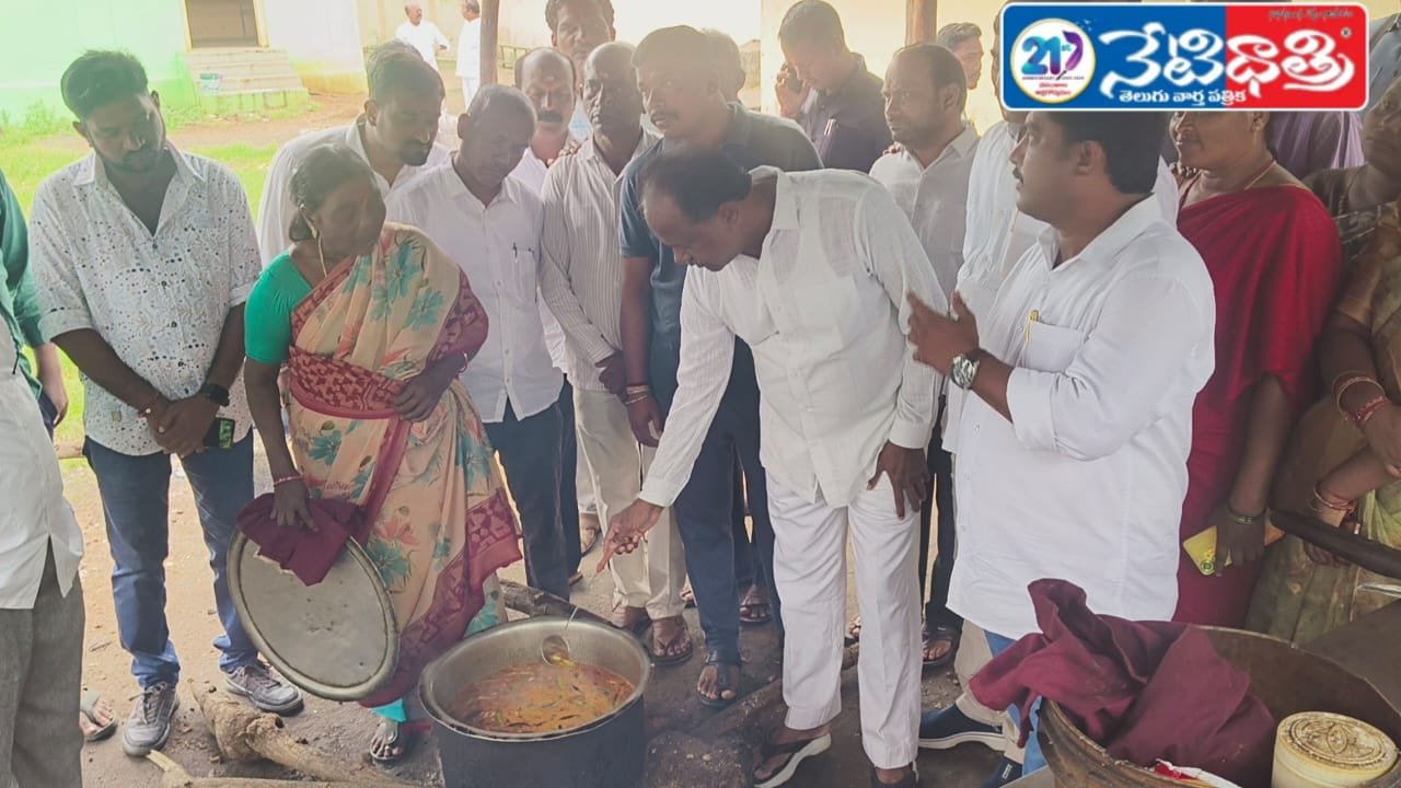 భూపాలపల్లి గిరిజన బాలికల ఆశ్రమలో ఎమ్మెల్యే తనిఖీ….