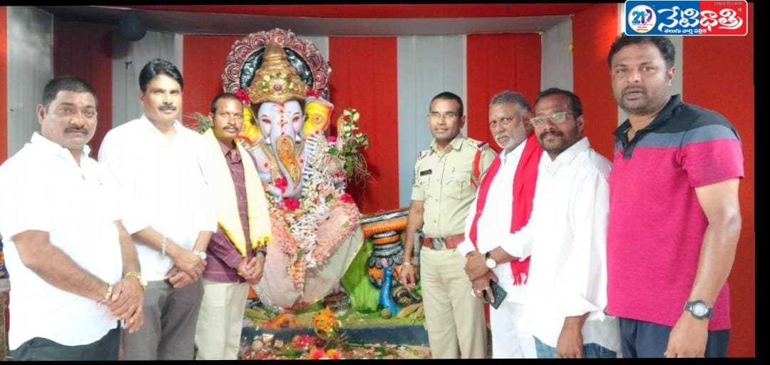 Annadanam during Ganesh Navaratri in Ramakrishnapur