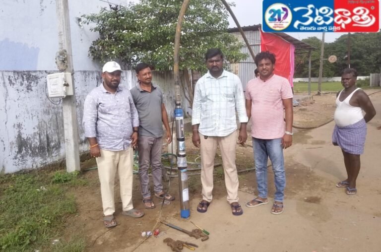 Youth Fix Borewell to Solve Colony Water Shortage