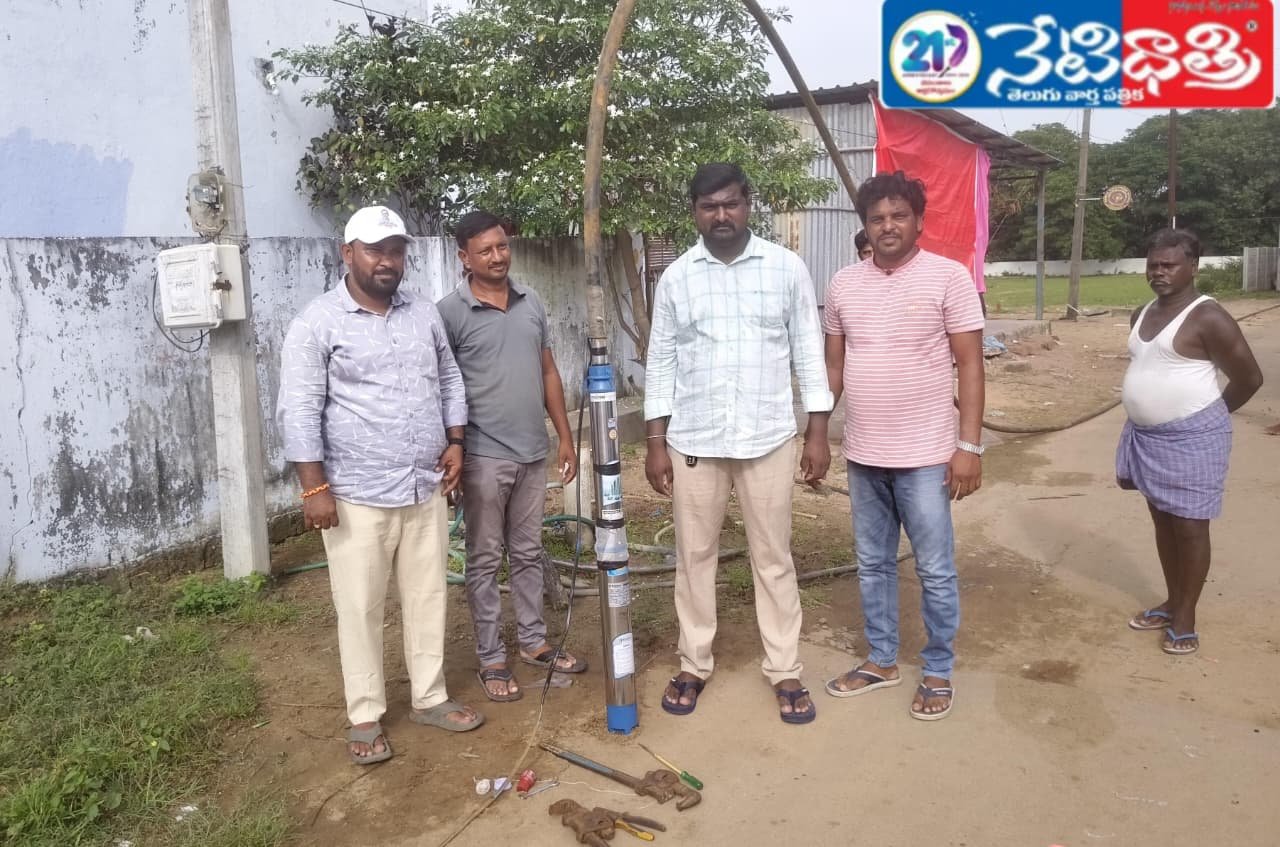 Youth Fix Borewell to Solve Colony Water Shortage