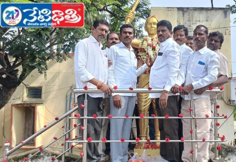 Chakali Ilamma Tribute in Shayampet