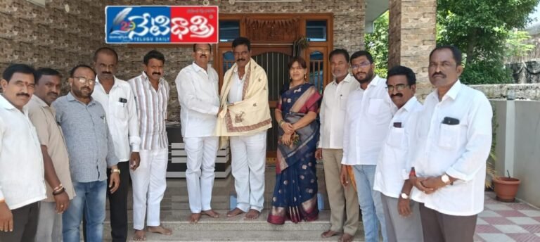 Felicitation of Doctorate Holder Satish Yadav in Vanaparthi