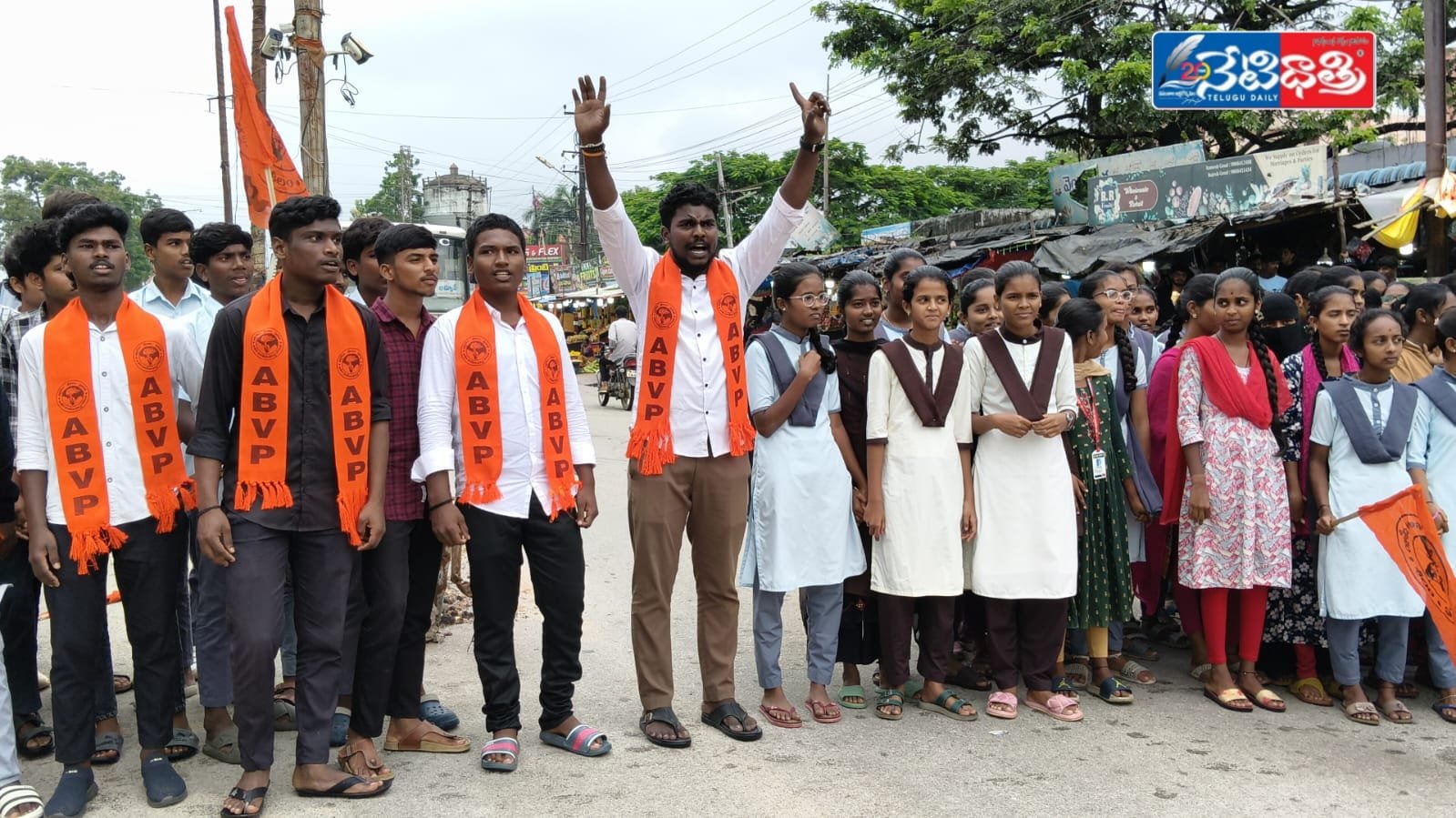 పెండింగ్‌లో ఉన్న ఫీజు రీయింబర్స్మెంట్ వెంటనే విడుదల చేయాలి..