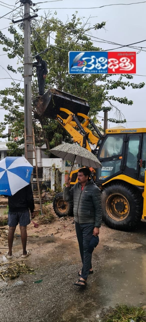 Former Councillor Prevents Major Accident in Ward 33