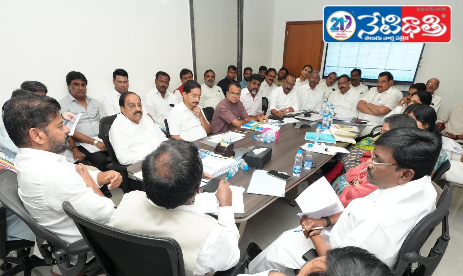 రేవంత్ రెడ్డి నిర్వహించిన సమావేశంలో పాల్గొన్న.