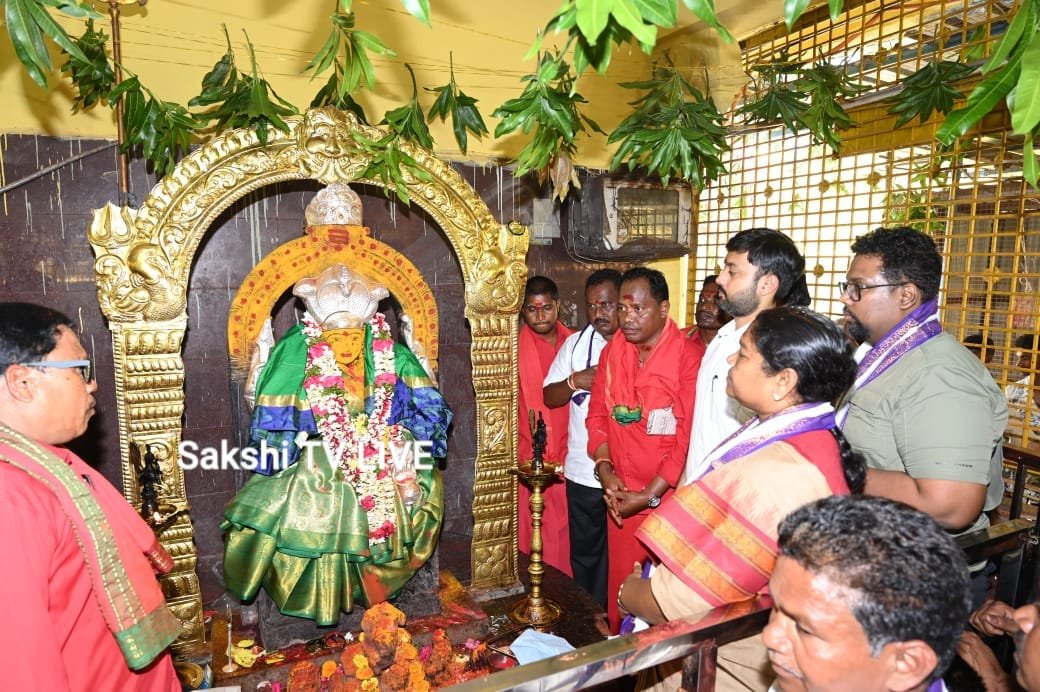 Minister Seetakka Drives Temple Development in Gunjedu