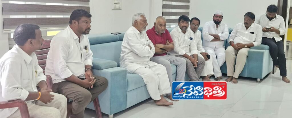 Former Minister Jeevan Reddy Condoles Family of Market Committee Chairman