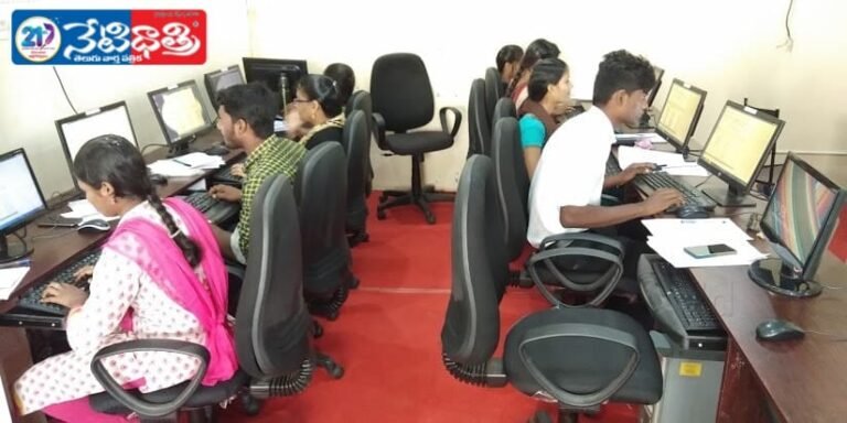 Data Entry Operators Await Pending Payment