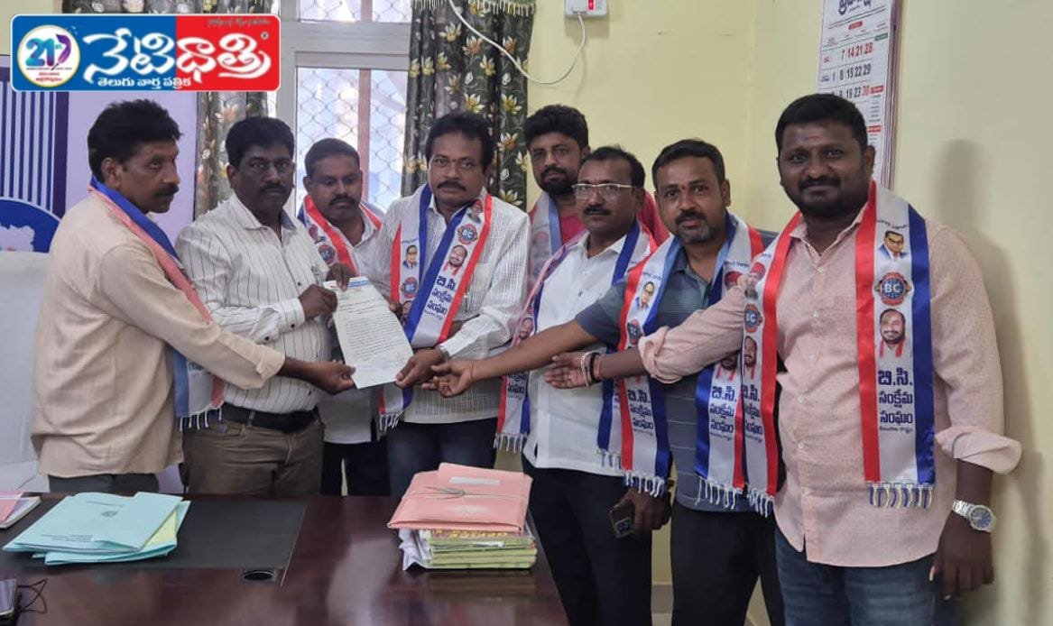 మహాత్మా జ్యోతిరావు పూలే దంపతుల విగ్రహ ఏర్పాటు చేయాలి…