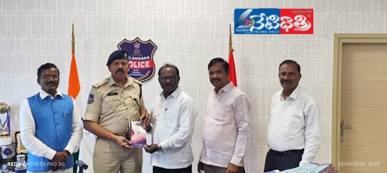 "Niranjanayya Presents 'Kalagamanam' to SP"