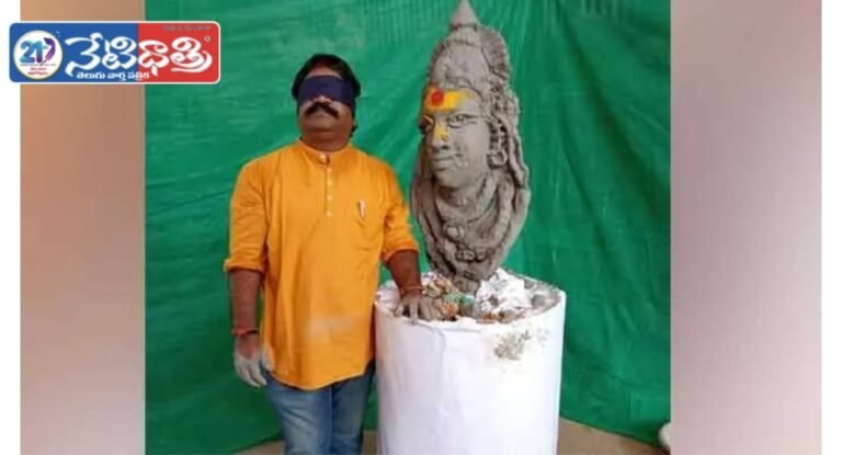 Dr Hothi Basavaraj Crafts Three-Foot Amman