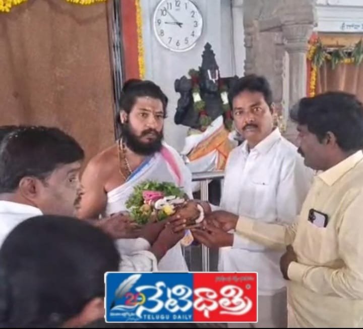 Special Pujas for Niranjan Reddy’s Birthday in Wanaparthy