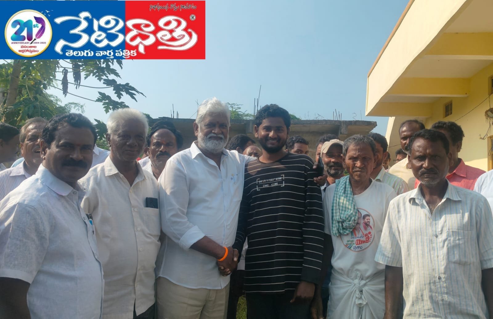 ఉప్పరి సాయి కృష్ణను అభినందించిన మాజీ టీపీసీసీ అధ్యక్షులు దొమ్మటి…