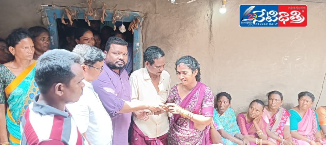 మృతి చెందిన వ్యక్తి కుటుంబానికి ఎఫ్ ఆర్ ఓ తేజస్వి ఆర్థిక సహాయం అందజేత…