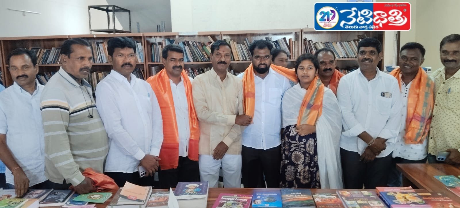 గ్రంథాలయానికి 40 వేల రూపాయల పుస్తకాలు అందించిన నరహరి….