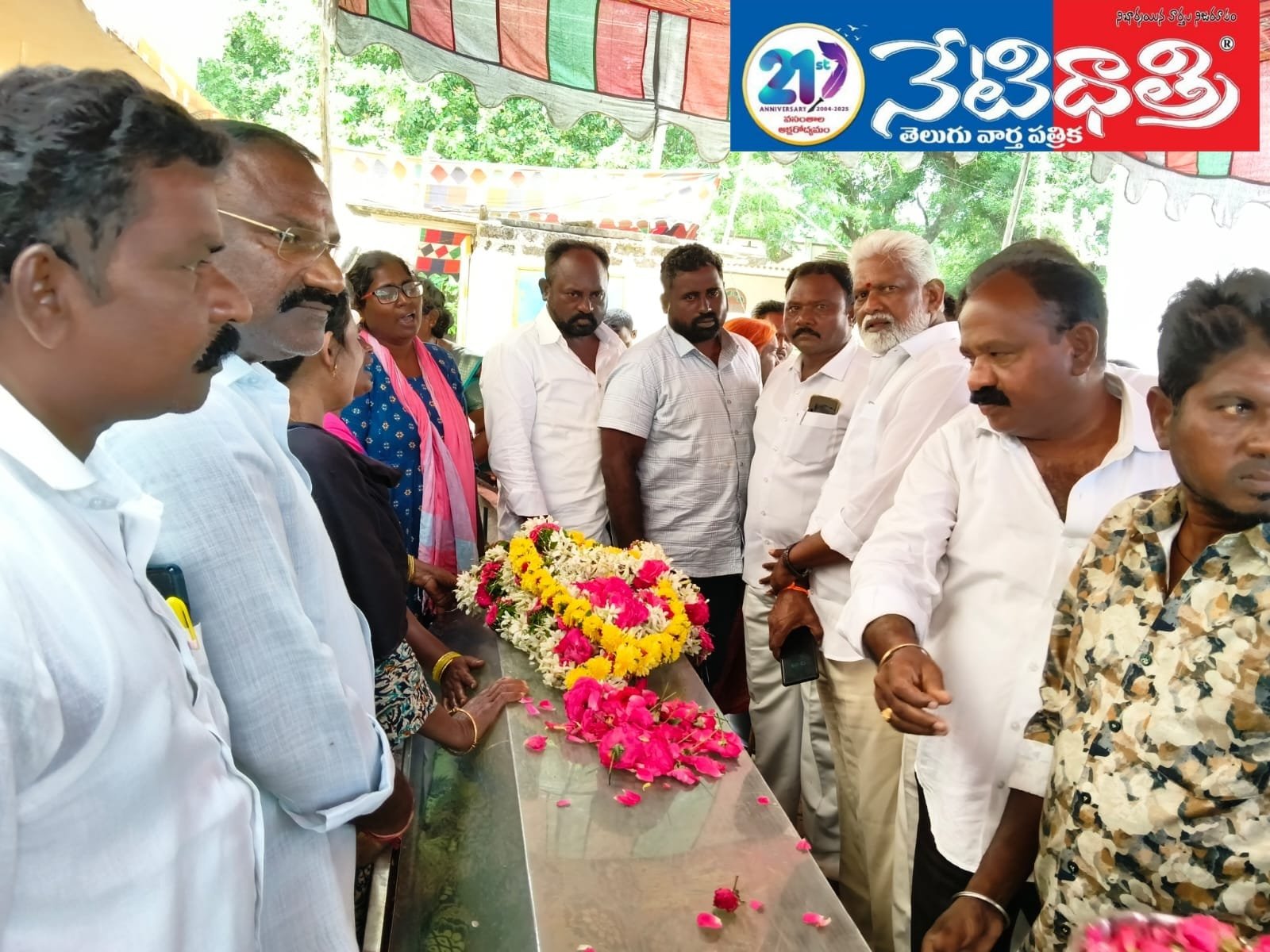 ఆర్టీసీ డ్రైవర్ మొగిలికి దొమ్మటి సాంబయ్య నివాళులు