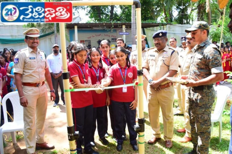 Sircilla Police Flag Day Open House Inspires Students
