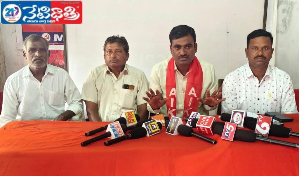 Farmers Demand Yasangi Rice Bonus