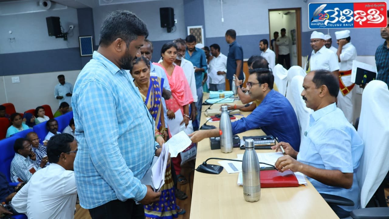 ప్రజావాణి దరఖాస్తులను త్వరితగతిన పరిష్కరించాలి…