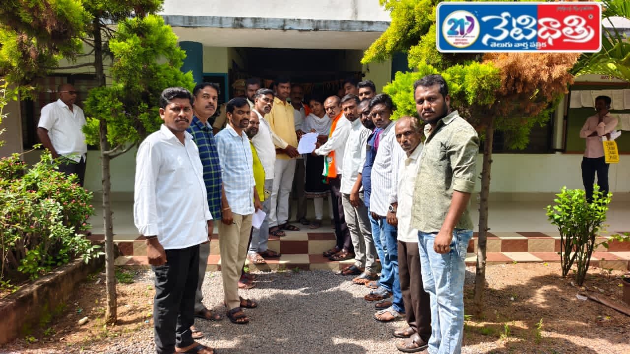 నష్టపోయిన రైతుల కోసం తహసీల్దార్ కు వినతి పత్రం ఇచ్చిన భాజపా నాయకులు