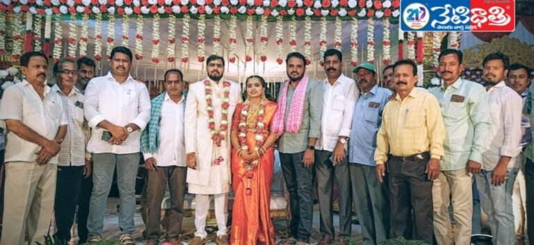 Banoth Sarangapani Blesses Newlyweds