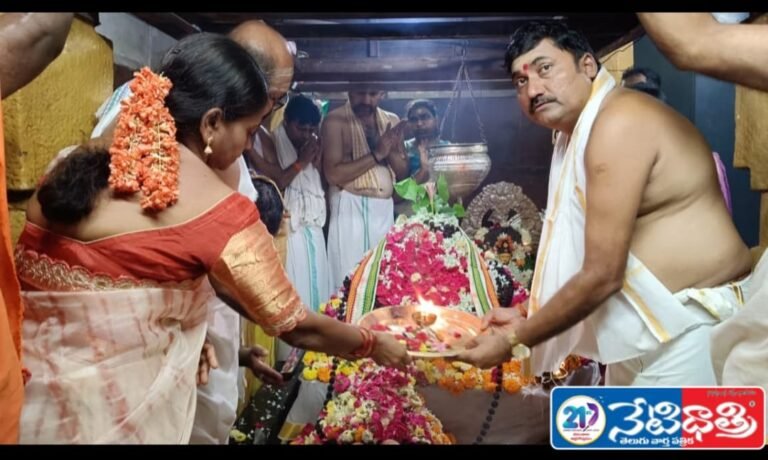 Laksha Pushparchana at Bhramaramba Mallikarjuna Temple