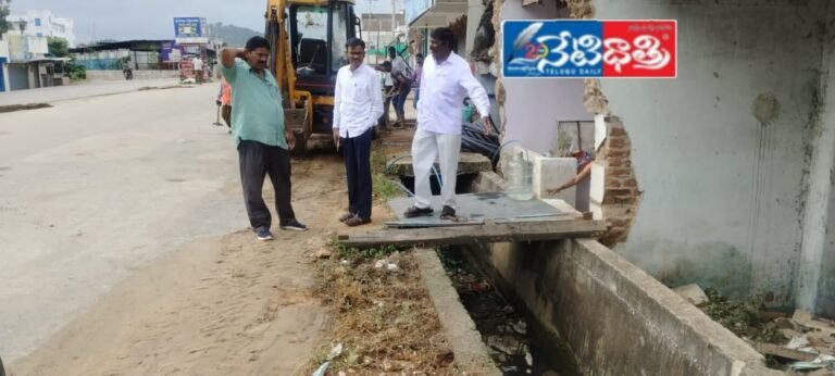 Commissioner Inspects Water Leakage Near Srirama Theatre