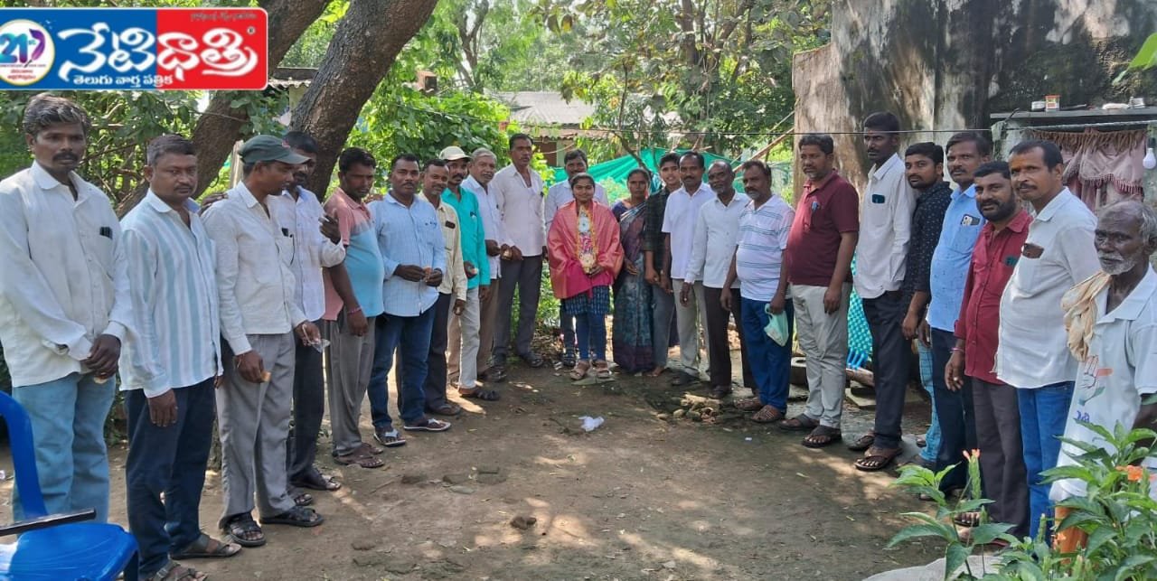 ఎంబీబీఎస్ సీటు సాధించిన విద్యార్థినికి ఘన సన్మానం.