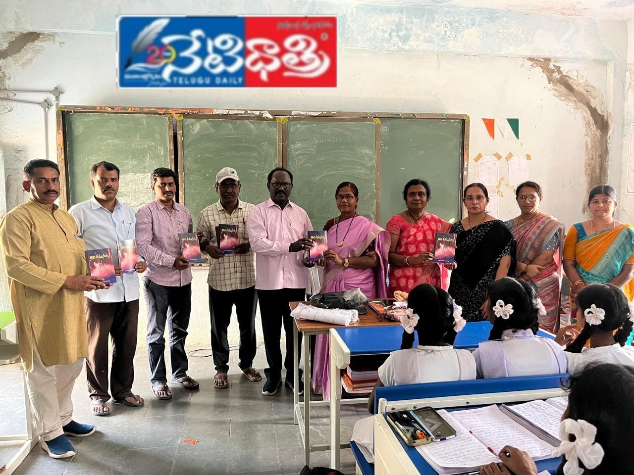 కంచిరావు పల్లి ప్రభుత్వ పాఠశాల గ్రంథాలయానికి కాలగమనం పుస్తకాలు ఇచ్చిన నిరంజనయ్యా…