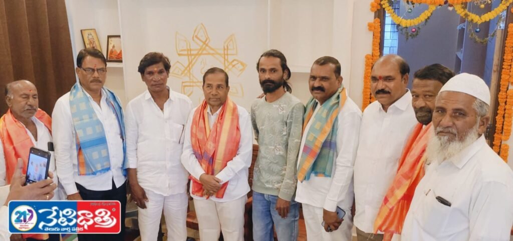 “MLA Manik Rao Attends Housewarming Ceremony”