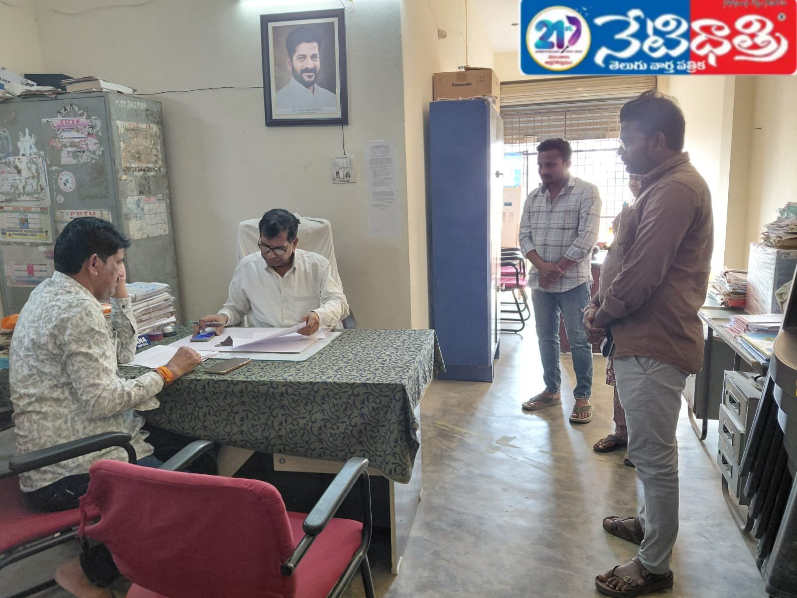 గ్రామపంచాయతీ కార్యదర్శులతో సమీక్ష…