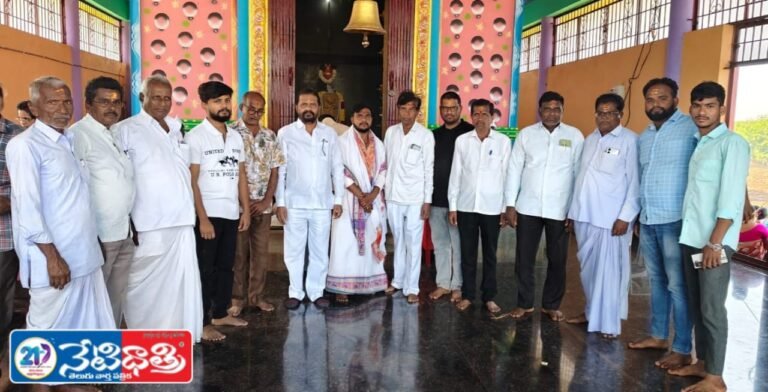 Temple Visit by Former SC Corporation Chairman