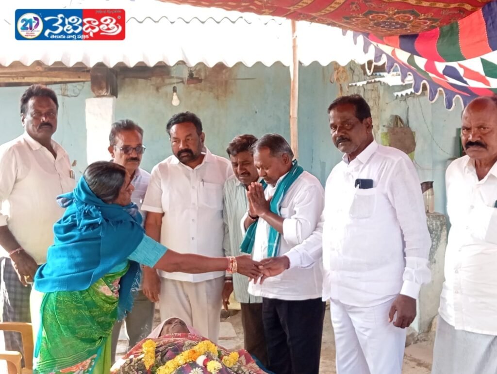 Congress Leaders Pay Tribute to Ramulu