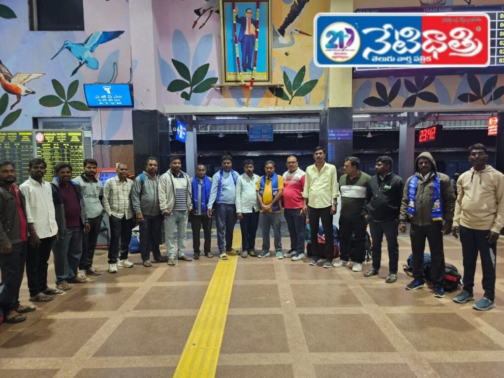 Mala Mahanadu Leaders Leave for “Hello Mala Chalo Delhi”