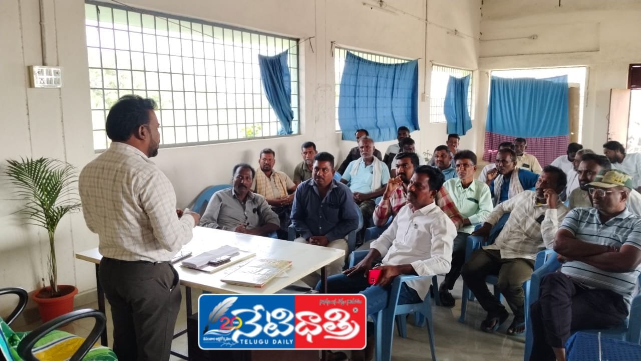 పత్తి రైతుల సమస్యను పరిష్కరించాలని అధికారులకు వినతి పత్రం…