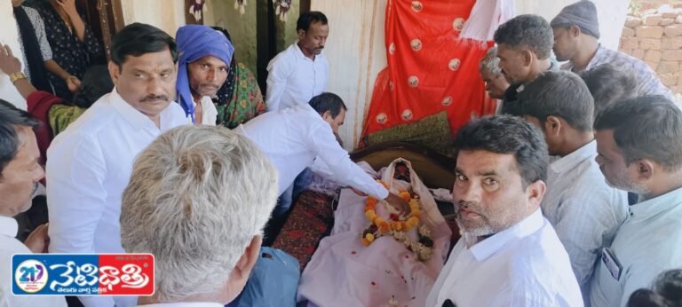 MLA Manik Rao Pays Last Respects