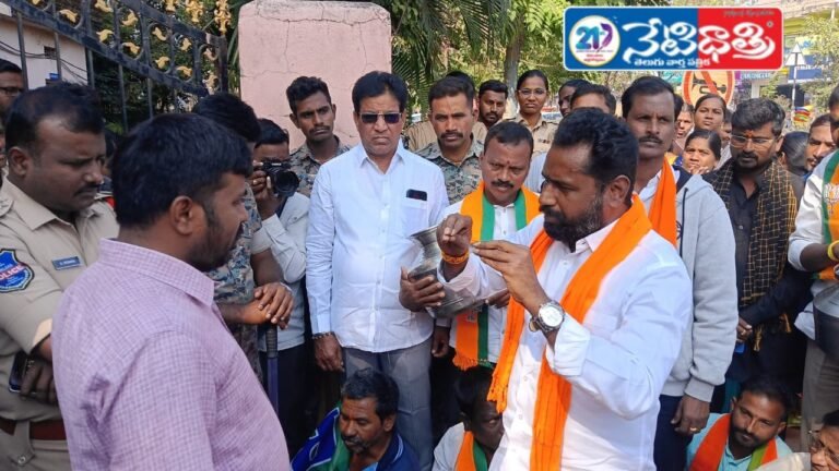 BJP Protests Over Drinking Water Crisis in Siricilla