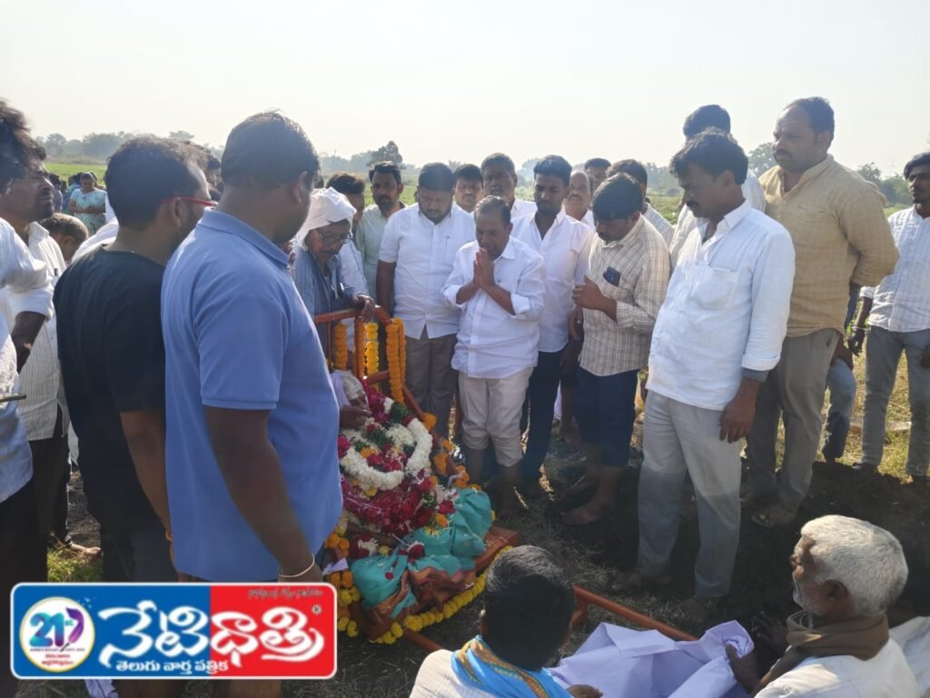 Manik Rao, Shivakumar Attend Funeral