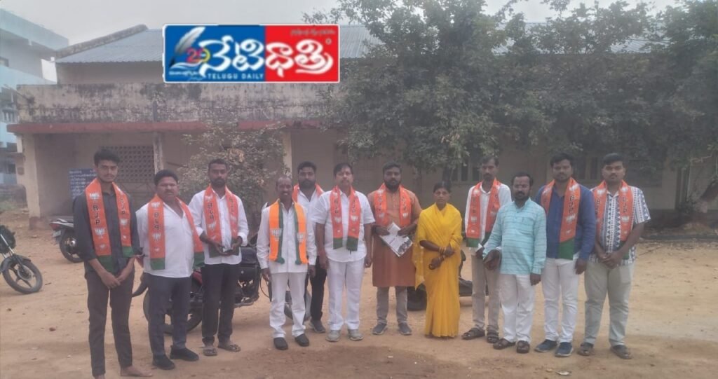 BJP Leaders Explain Central Welfare Schemes to Public in Wanaparthy