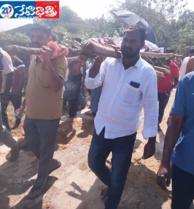 “BRS Mandal President Carries Bier at Funeral”