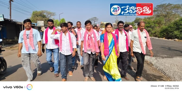 BRS Leaders Rally Towards KTR Meeting in Bhupalpally