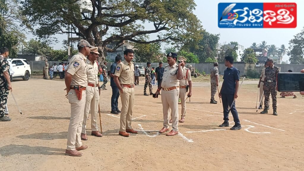 SP Dr Shabarish Inspects Kesamudram Polling Centres
