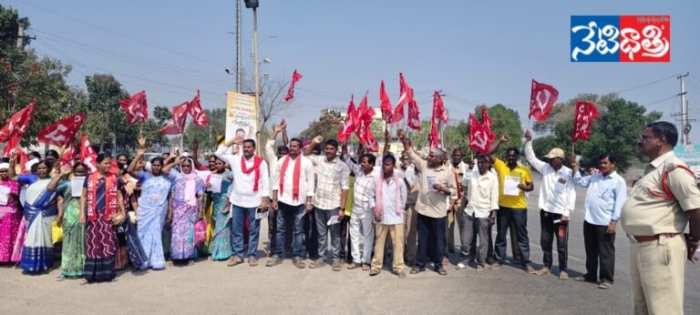 MGNREGA Workers Protest in Thangallapalli