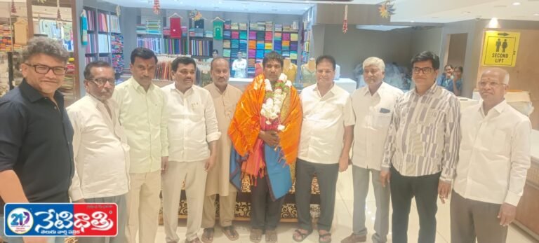 Alladi Narsimha Felicitates New Municipal Chairman