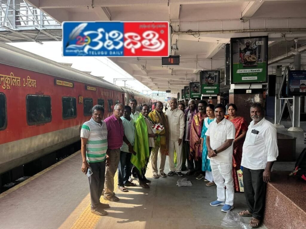 Former MP Greets Kashi Pilgrims