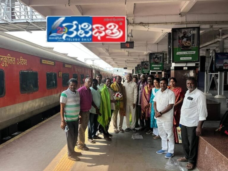 Former MP Greets Kashi Pilgrims