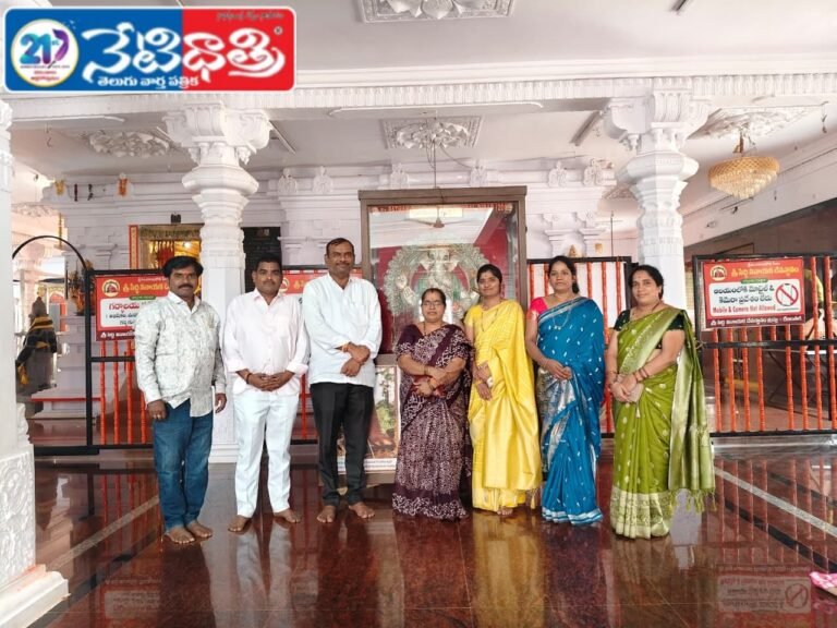 Ex-Sarpanch Jagadishwar Visits Siddhi Vinayaka Temple