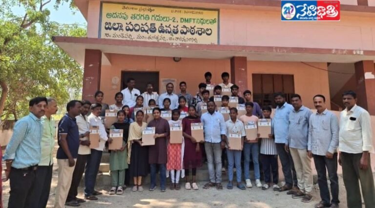 Gift A Smile: Pens and Pads Distributed to 10th Students