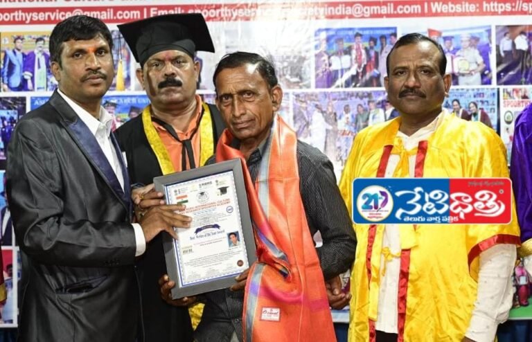 Journalist Sammayya Wins Best Writer Award