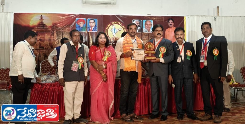 Ravikondalu Receives National Social Service Award